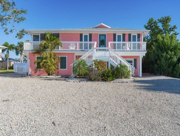Fort Myers Beach Vacation Rental - Spacious 6 Bedroom Coastal Retreat Near Beach